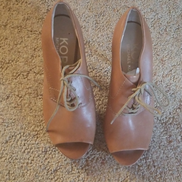 Michael Kors booties - Picture 2 of 8